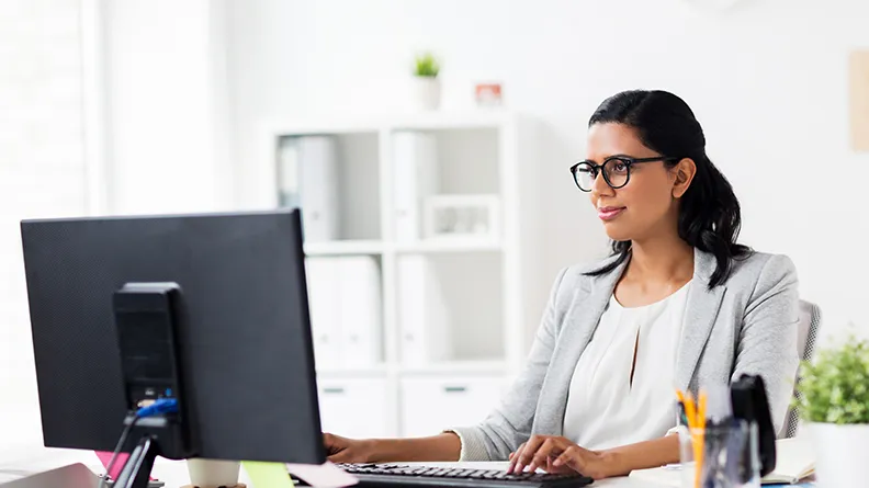 Business woman on computer